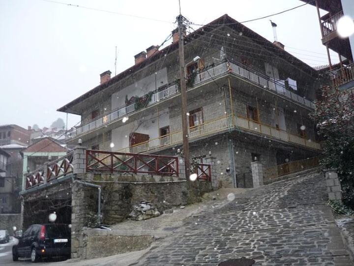 Eufrosini Guesthouse Мецовон Экстерьер фото